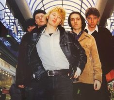 radiohead, Thom Yorke, Johnny greenwood, Pablo honey Radiohead Group Photo, True Love Waits Radiohead, Radiohead Gif, Thom Yorke 90s, Phil Selway, Radiohead Pfp, Radiohead Concert, Life Core