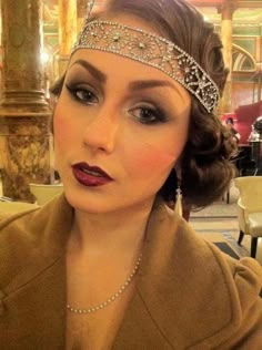 Cool 20s hairstyle Gatsby Makeup And Hair, Great Gatsby Makeup And Hair, Great Gatsby Makeup, Gatsby Makeup, 1920s Makeup, 20s Party