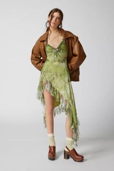 UO Hyacinth Lace Spliced Midi Dress | Urban Outfitters Halloween Fairy Costume, Fae Costume, Dark Fairy Grunge, Graduation Dress Ideas, Fairy Diy, Color Palette Warm, Witchy Wardrobe, Earth Girl, Earthy Girl