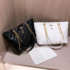 China Robes – Enjoy shopping! Shopping Totes, Crossbody Handbags, Leather Messenger, Women Bag, Leather Chain, Leather Design, Casual Bags, Leather Handbag, Leather Material