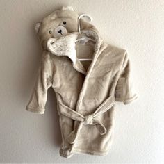 Nwt Super Super Soft Beige Robe With Bear Face Hood Only Comes With Robe. Cute Bathrobe, Baby Gingerbread, Harry Potter Robes, Fuzzy Robe, Baby Buffalo, Baby Robes, Fuzzy Hoodie, Kids Robes, Usa Girls