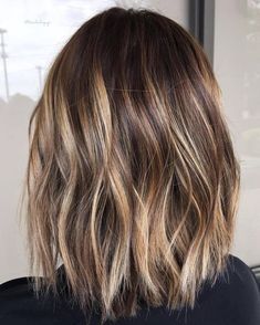 Discover stunning short hairstyles, braided looks, and perfect cuts for thin and fine hair. Check the link in bio to get your FREE hairstyle treatment product. Embrace the 90s with a bixie cut or enhance your curls with these gorgeous styles. #shorthairstylewomen #braidedhairstyles #hairstylesforthinhair #haircutsforthinfinehair #bixie90shaircut #curlyhairstyles Brunette Lob, Brown And Blonde, Brunette Ombre, Rambut Brunette, Blonde Streaks, Brunette Balayage, Brown Hair With Blonde Highlights, Brown Hair Balayage, Hair 2018