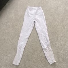 Never Worn Smoke Free Home Xxs Siding Colors, Alo Yoga Pants, Alo Yoga, Pure White, Yoga Pants, Pant Jumpsuit, Color White, Siding, Pants For Women