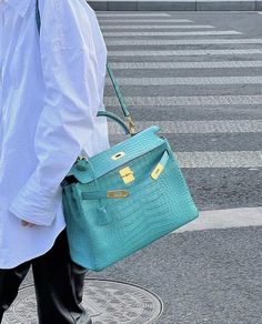 Kelly Aesthetic, Blue Birkin, Handbag Aesthetic, Hermes Collection, Turquoise Bag, Hermes Kelly 25, Mom Aesthetic, Blue Leather Bag, Baddie Outfit