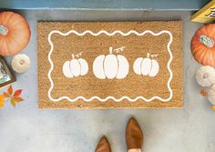 White Pumpkin Fall Doormat with Scallop Border Door Matts Ideas Fall, Fall Coir Doormat, Fall Welcome Mat Ideas, Pumpkin Welcome Mat, Thankagiving Door Mat, Summer Doormat, Spring Doormats, Fall Doormat, Weathered Paint