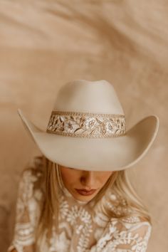 *MADE TO ORDER* Handmade item Handmade original Premium quality Luxury item MADE WITH TONS OF LOVE We are happy to present our cowgirl "Jolene" in ivory color. You are going to fall in LOVE with every detail. -Handmade -Designed and embellished in CA -Vegan suede is made in Mexico -Premium vegan suede -Luxury details -Ivory color -Large brim -Wide brim 3.5 -Crown 4" -Pinched crown -Interior silk crown lining -Elastic band inside -Size: XS/S/M (53-57cm) M/L/XL (57-60cm) *This product is final sal Luxury Cream Western Style Felt Hat, Luxury White Hat For Western-themed Events, Cream Cowgirl Hat, Cream Country Style Hat Bands For Western-themed Events, Country Style Cream Hat Bands For Western-themed Events, Fitted Western Cream Hat, Fitted Cream Western Hat, Cream Country Style Hat For Country Events, Cream Hat For Rodeo And Kentucky Derby