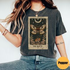 Tarot Card Luna Moth Comfort Colors Shirt | Vintage Moth Shirt | Goblincore Clothing | Cottagecore Shirt | Nature Shirt | Moon Phase Shirt Matching Sweatshirt: https://printworkshopcompany.etsy.com/listing/1748340227/tarot-card-luna-moth-sweatshirt-luna Matching Hoodie: https://printworkshopcompany.etsy.com/listing/1734155076/tarot-card-luna-moth-hoodie-luna-moth ** HOW TO ORDER 1. Check our photos for sizing and color options.  2. Select your size and color from the drop-down menus.  3. Click " Moth Sweatshirt, Moth Hoodie, Clothing Cottagecore, Moth Shirt, Moon Phases Shirt, Estilo Hippy, Cottagecore Shirt, Clothing Diy, Matching Sweatshirts