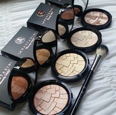 ᑭIᑎTEᖇEᔕT: ᗷᖇIᗩᑎᑎᗩO1999♡☼ Best High End Makeup, Types Of Makeup, Gel Eyeliner, Makeup Brands