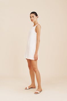 BUY 2 L'ESSENTIALS PIECES, GET 30% OFF The Emma Shift Dress is a classic POSSE piece you'll treasure for now and many seasons to come. Cut from our signature linen, it features an elegant high neckline, side pockets and is fully lined. Style yours with sandals or sneakers. Square neckline Side pockets Keyhole opening at centre back neck Mini length Lined Material: 100% EU certified flax linen Made in India Square Necklines, Dress Short, High Neckline, Back Neck, Body Measurements, Square Neckline, Shift Dress, Relaxed Fit, India