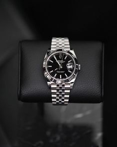 Rolex Watches For Men Black, Watches Men Aesthetic, Rolex Aesthetic, Lux Watches, Black Rolex, Costume Africain, Fossil Watches For Men, Pretty Watches, Stylish Watches Men