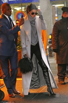 Kendall Jenner shows off a stylish side as she covers up for NYC storm Winter Mode Outfits, Kendall Jenner Street Style, Black Thigh High Boots, Gray Coat, Black Thigh High, Grey Coat, Cute Winter Outfits