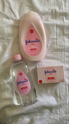 Johnsons Baby, Body Hygiene, Basic Skin Care Routine, Shower Skin Care, Perfect Skin Care Routine, Baby Lotion, Pretty Skin Care, روتين العناية بالبشرة, Bath And Body Care