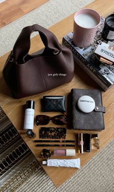 Back To University, Everyday Bag Essentials, Mia 3, Instagram Feed Ideas, Pretty Bags