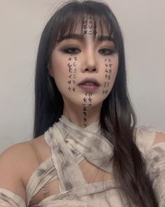 Mummy Makeup, Mummy Halloween Costume, Maquillage Halloween Simple, Teknik Makeup, I Dle, Halloweenský Makeup, Mummy Costume, Halloween Makeup Pretty, Halloween Mummy