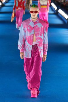 Dior Fashion Show, Satin Suit, Dior Men, Resort 2023, Fashion Landscape, Skater Boy, Male Fashion Trends, Dior Fashion