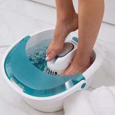 HoMedics Bubble Spa Elite Footbath with Heat Boost Power | Kohls Pedicure Soak, Medicinal Tea, Foot Pedicure, Body Types Women, Foot Soak, Foot Spa, Foot Bath, Ideal Body, Beauty Standards