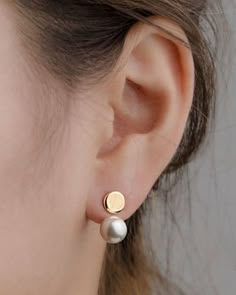 Floating Earrings, Bride Earrings Pearl, Edgy Jewelry, Bride Earrings, Bridal Earrings Pearl, Gold Earrings Designs, Earrings Studs, Girly Jewelry, Pearl Stud Earrings