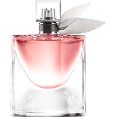 Perfume La Vie Est Belle Feminino Lancôme EDP  75ml-Idealizado para quem quer escrever a própria história, o Perfume Feminino Lancôme La Vie Est Belle EDP combina com a mulher livre, plena e alegre. Um aroma floral que exala uma vida repleta de beleza. La Vie Est Belle Perfume, Perfume Lancome, Pink Perfume, Marc Jacobs Daisy, Feminine Fragrance, Pink Bottle, Kevin Murphy, Best Fragrances