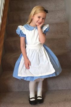 Diy Costumes Kids Boys, Disney Costumes For Kids, Diy Fantasia, Disney Costumes Diy, Disney Characters Costumes, Alice Costume, Costume Disney, Diy Costumes Kids