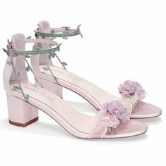 Blush Bridal Block Heels 2 Inch with Chiffon Flowers Shoes With Flowers, Hak Tinggi, Flower Heels, Dr Shoes, Gaun Fashion, Perfect Heels, Blush Bridal, Shoe Crafts, Party Heels