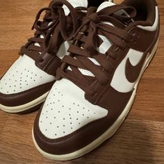 Nike 6.5 Sail/Cacao, Used Once For 5 Minutes And Realized It Was Too Big. Photographie Indie, Pretty Sneakers, Back To School Shoes, Nike Brown, Pretty Shoes Sneakers, Nike Sneakers Women, Cute Nike, Cute Nike Shoes, Cute Nikes