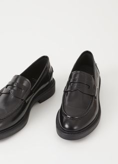 Classic menswear-inspired penny loafer in black leather. Details Cow leather upper, goat leather lining, rubber outsoleFeatures 1.29" heel heightMade in Vietnam If wider foot, sizing up is suggestedUS 9 = EU 39 Please note, leather will stretch with wear Black Cow, Elegante Casual, Ankle Boots Flat, Heel Caps, Black Loafers, Penny Loafer, Goat Leather, Shoes With Jeans, Ho Chi Minh City