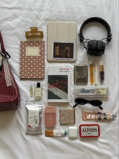 Purse Dump, What’s In My Bag Aesthetic, Marshall Major Iv, Marshall Major, Parisian Look, Best Places To Shop