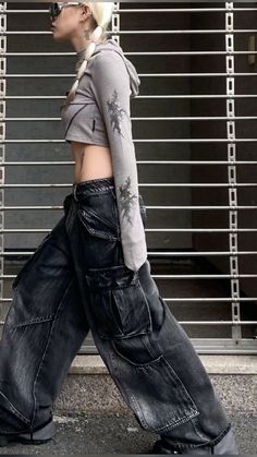 Chinese Street Style Fashion, Men's Tshirt Design, Acubi Style, Dystopian Fashion, Archive Fashion, Ulzzang Fashion, Edgy Outfits, Streetwear Women, Swag Outfits