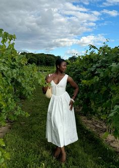 #winery #dress #white #womensstyle #summer #style #inspiration #poses #outfitoftheday #pixiehair #womensfashionoutfits Wine Farm Outfit Summer, Napa Winery Outfit, Winery Dress, Georgia Trip, Inspiration Poses