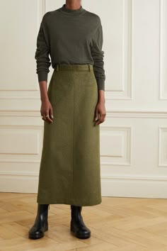 Wool Skirt Outfit, Midi Skirt Outfit Winter, Long Wool Skirt, Green Midi Skirt, Sweater Dress Outfit, Midi Skirt Outfit, Winter Skirt Outfit, Classy Clothes, Winter Skirt