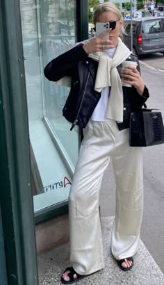 Silky Pants Outfit, Satin Pants Outfit Casual, Silk Trousers Outfit, Satin Trousers Outfit, Silk Pants Outfit, Satin Pants Outfit, Silky Pants, Winter Pants Outfit, Thanksgiving Outfit Ideas