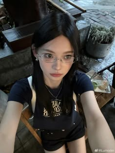 Asian Makeup Glasses, Asian Girl With Glasses, Ulzzang Glasses, Girl With Glasses, Nyc Fits, Outfits 2000s, Cute Skirt Outfits, Selfie Poses Instagram, Model Aesthetic