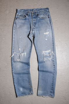 Levi's 1982's Vintage Selvedge Denim Jeans Original Selvedge Made in USA by Factory 524 SIZE W31 Waist：40cm Thigh：30cm Length：104cm Inseam：78cm Leg opening：19cm Welcome to our online store https://bansecondhandgoods.com/ Worldwide Shipping The official website provides credit card services,  please contact us via private message if necessary. Find us IG :  ban_secondhand_goods Thank you for checking us out :) Selvedge Denim Jeans, Selvedge Denim, Vintage Levis, Levi's, Mens Jeans, Online Store, Denim Jeans, Favorite Outfit, Art Collection