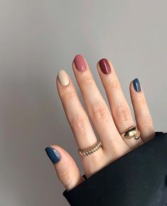 Fall Nails Colours, One Different Nail Design, Nail Color Different Hands, Nail Art Simple Fall, Very Simple Fall Nails, Multi Color Pedicure, Cool Tone Nail Designs, Fall Monochromatic Nails, Multicolor Nails Fall