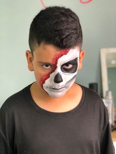 Children Halloween Makeup, Halloween Makeup For Guys, Skeleton Makeup Kids, Kids Zombie Makeup, Boy Halloween Makeup, Half Face Halloween Makeup, Scary Face Paint, Spiderman Makeup