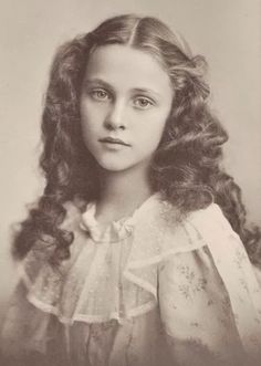 Beautiful Victorian Adolescent Victorian Photography, Vintage Foto's, Vintage Children Photos, Victorian Portraits, Istoria Artei, Old Portraits, Colorized Photos, Victorian Photos