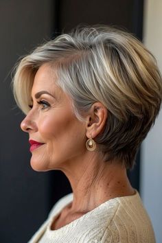 Elegant Short Hair, Short White Hair, Short Silver Hair, Short Hair Lengths, Beautiful Haircuts, Medium Short Hair