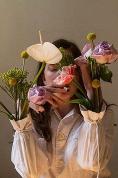 a woman with flowers on her head and the caption says, i love you