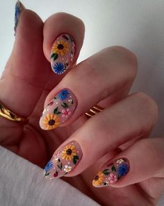 elegant 3D colorful flower nail designs with bumblebee and ladybug nail art Garden Themed Nails, Gen Z Nails, Dolly Nails, Holly Dolly, Simple Spring Nails, Sunflower Nails, Cute Spring Nails, Flower Nail Designs