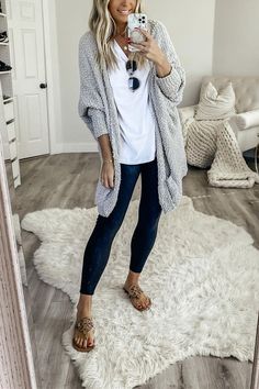 Look Legging, Loose Clothing, Cardigan Casual, Long Leggings, Bat Sleeve, Loose Outfit, Sleeve Cardigan, Mode Inspiration, Outfits Casuales