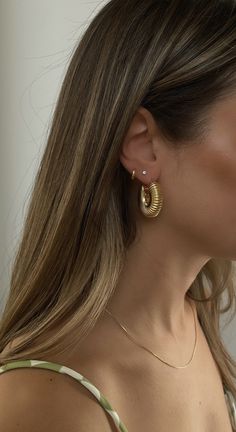 Woman with chunky gold hoops, round crystal studs, and gold hug hoops.
-Gold plated
- Gold jewelry simple necklace
- Earring aesthetic
- Gold earring design Trend Earrings, Velvet Dress Designs, Indoor Photography, Light Hair, Wedding Hair And Makeup, Piercing Tattoo, Elevate Your Look, Everyday Jewelry, Ear Jewelry