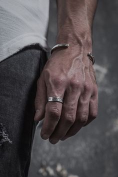 Hands Guys Wearing Rings, Mens Jewelry Photography, Men Hands Aesthetic, Man Hands Aesthetic, Mens Hands, Man Fashion Style, Hands With Rings, Developement Personnel