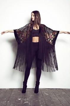 . Velvet Fringe Kimono, Velvet Fringe, Look Boho Chic, Mode Kimono, Fringe Kimono, Stil Boho, Salwar Kamiz, Mode Boho