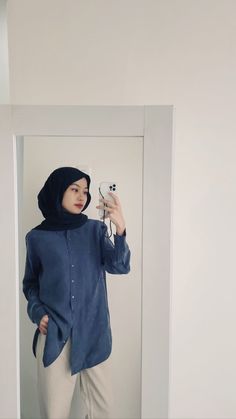 Kemeja Outfit Hijab, Outfit Navy Hijab, Minimalist Outfit Hijab, Minimalist Hijab Outfit, Ootd Navy, Outfit Hijab Ideas, Mix And Match Outfits Hijab, Outfit Hijab Casual, Muslim Outfits Casual