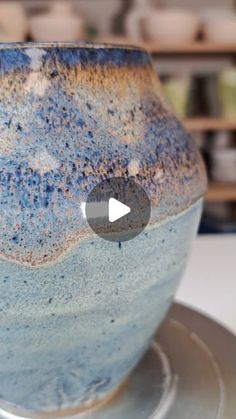 134 likes, 4 comments - pottenbakster_ceramics on December 2, 2024: "Potter’s Choice glazuren zijn een echte favoriet deze combinatie bestaat volledig uit deze Amaco Glazuren!
Blue Midnight ( PC-12) 2 lagen volledig over de vaas.
Textures Turquoise (PC-25) 2 lagen volledig over de vaas.
Albany Slip (PC-32) 2 lagen op de bovenste rand/2/3 van de vaas
Oatmeal (PC-31) Dik aangebracht in triangels op de rand.
Gestookt op 1220 °.

Potter’s Choice glazes are a real favorite, and this combination is