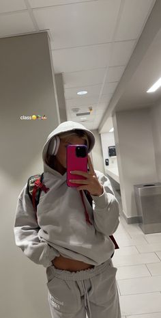 MARY SERGI (@marysergi7) | TikTok Casual Comfy Outfits, Comfy Sweats, Chill Outfits, Preppy Summer