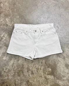 Vintage Gap Jeans white denim shorts. Condition: Good, has some minor wear reflected in photos. (may show signs of wear but overall in good vintage condition) Measurements flat lay: waist: 30" thigh: 11.5" rise: 8.5" inseam: 3" length: 11" Realistic Wishlist, White Denim Shorts, Jeans White, Gap Jeans, Short En Jean, White Denim, Jeans Shorts, Short Outfits, Flat Lay