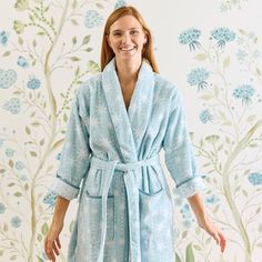 Meet the robe made perfect for post-sun wind-downs. Say hello to the Plush Robe, featuring Weezie’s take on velour. This new-to-Weezie style features a smooth, velour-like exterior lined with traditional, absorbent terry. With a loopless fabrication (read: velvety soft and snag-free), the Plush Robe is made for sunkissed and sandy lounging at home. Oversized Band Tee, Makeup Towel, Household Gifts, Plush Robe, Terry Robe, Luxury Robes, Bath Robes For Women, Baby Bundles, Beach Shop