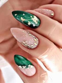 Nails Black Women, Emerald Nails, Nail Art Simple, Nails Medium Length, Nails Dark, Dark Green Nails, Gold Nail Designs, Nails Ombre, Green Nail Designs