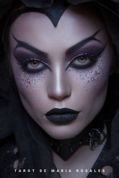 Witches Eye Makeup, Evil Sorceress Makeup, Good Witch Makeup Ideas, Raven Witch Makeup, Friendly Witch Makeup, Red Witch Makeup Halloween, Wiccan Makeup Looks, Makeup For Witch Costume, Gothic Witch Makeup Halloween